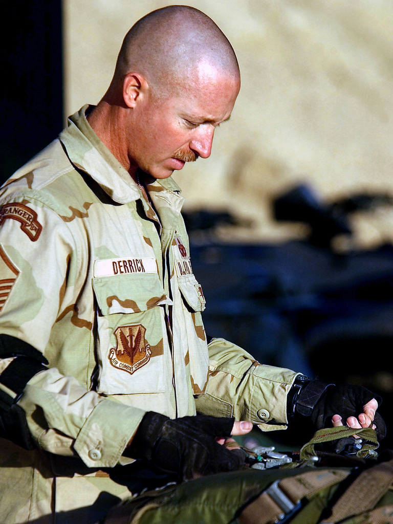 US Air Force USAF MASTER Sergeant MSGT Robert Derrick Flight