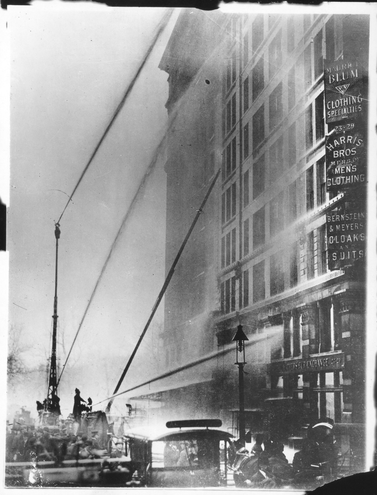 photograph-of-fire-fighters-at-the-triangle-shirtwaist-factory-nara