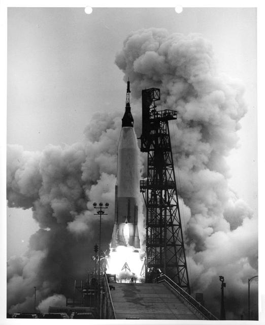 Photograph of Liftoff of Aurora 7 Spacecraft - PICRYL Public Domain Search