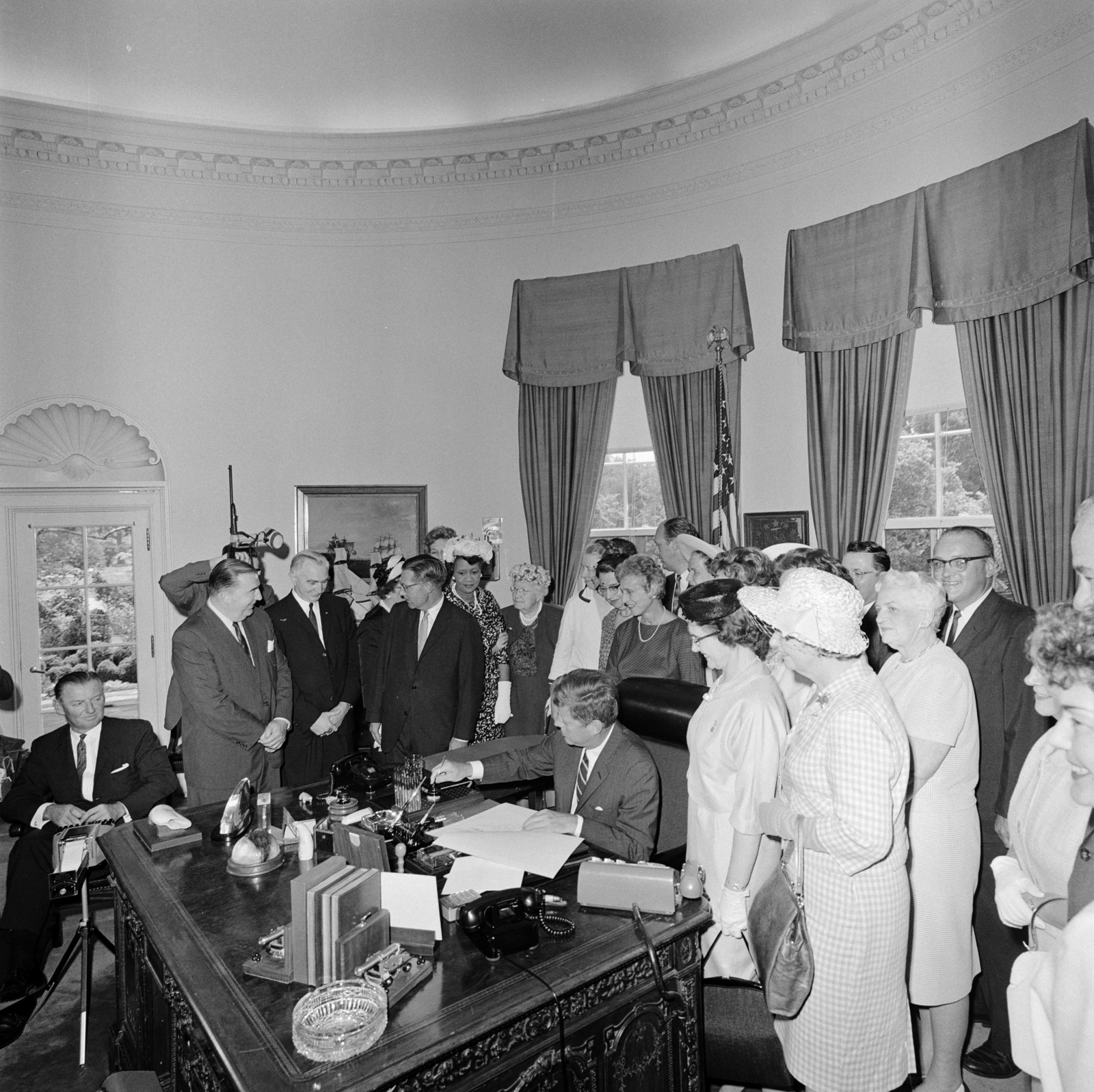 president-john-f-kennedy-signs-the-equal-pay-act-nara-dvids-public