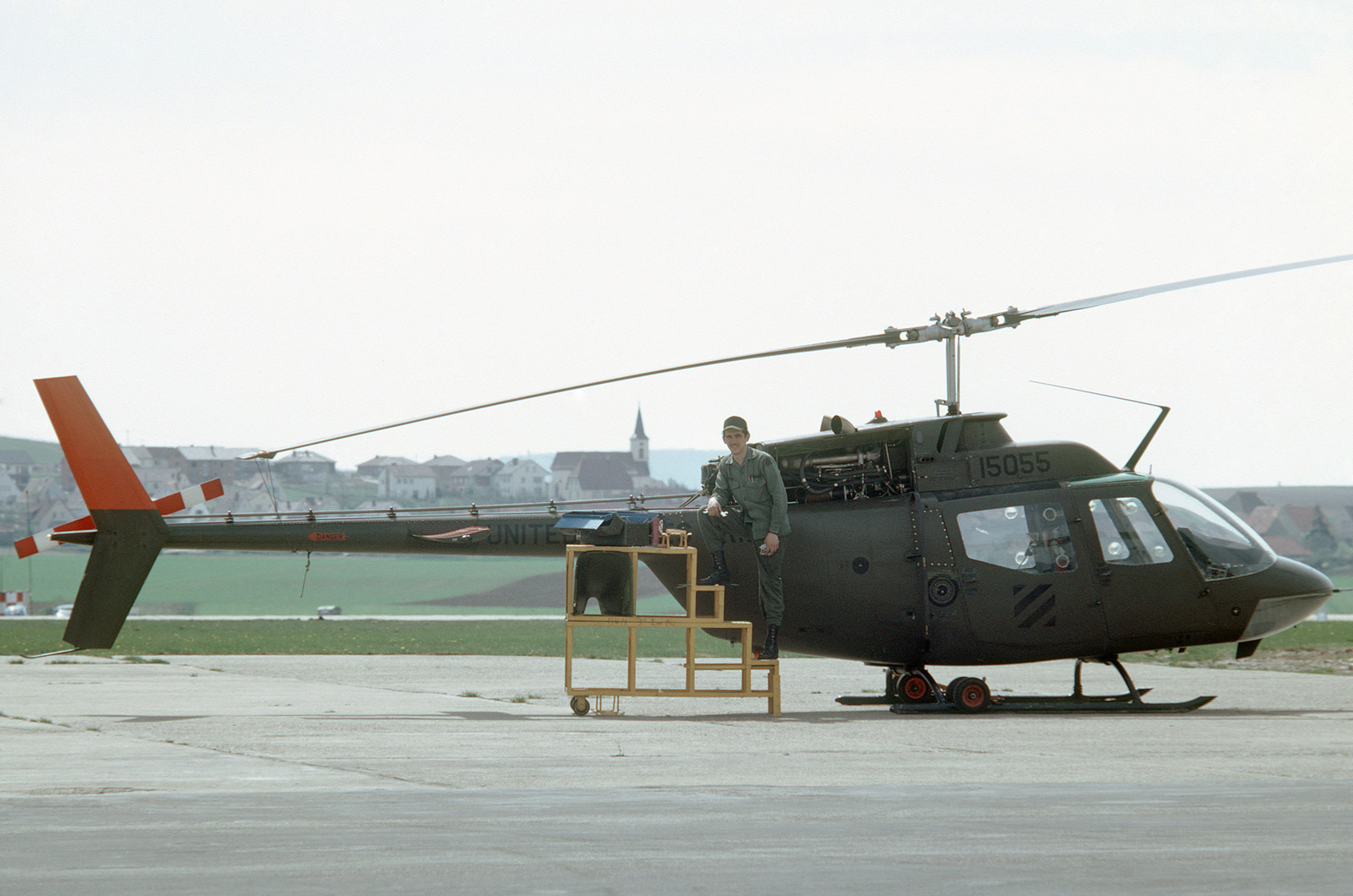 A US Army Mechanic Services An OH-58 Kiowa Helicopter - NARA & DVIDS ...