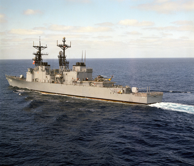 A port quarter view of the destroyer USS PAUL F. FOSTER (DD 964 ...