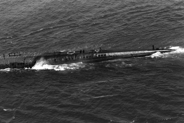 A port view of the stern of a Soviet Foxtrot class submarine while the ...