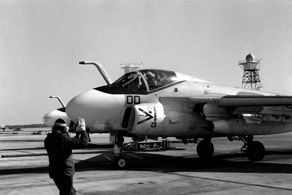 Flight line. А-6е интрудер. A-6 Intruder. 6a Intruder Cockpit. VMA(AW) -224 A-6 Intruder Vietnam.