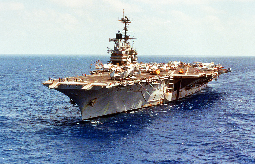 Port bow view of the aircraft carrier USS INDEPENDENCE (CV-62