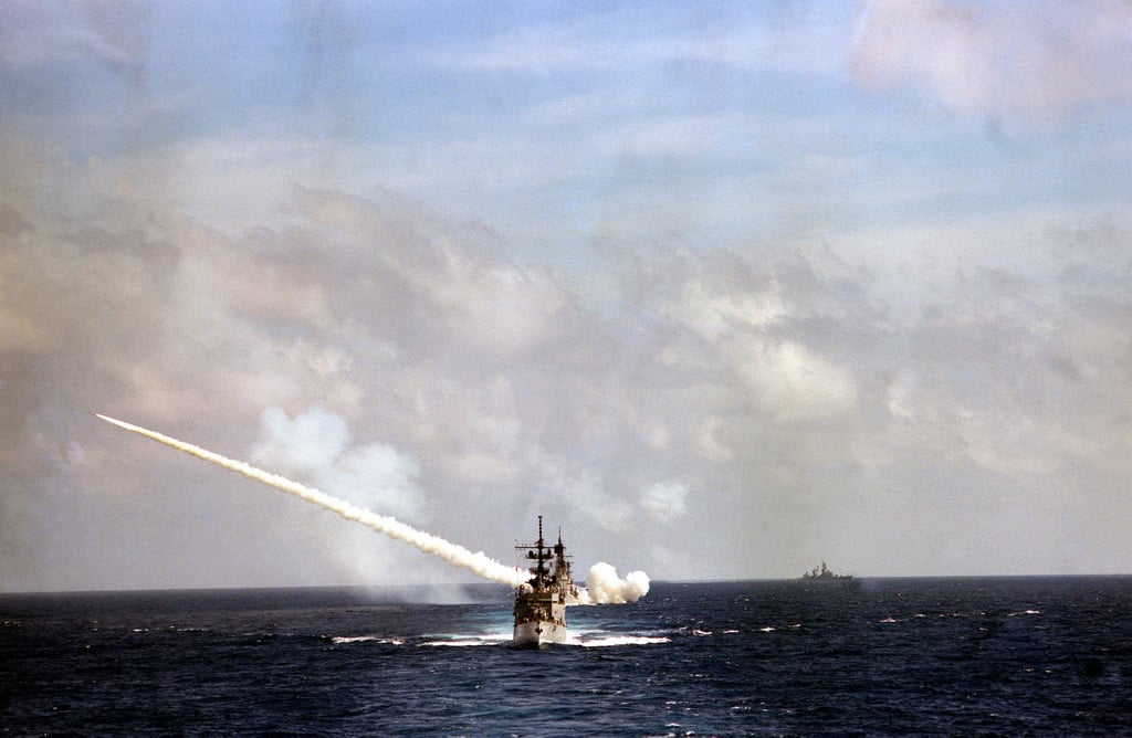 A Bow View Of The Destroyer Uss Caron (dd-970) As An Rim-2 Terrier 