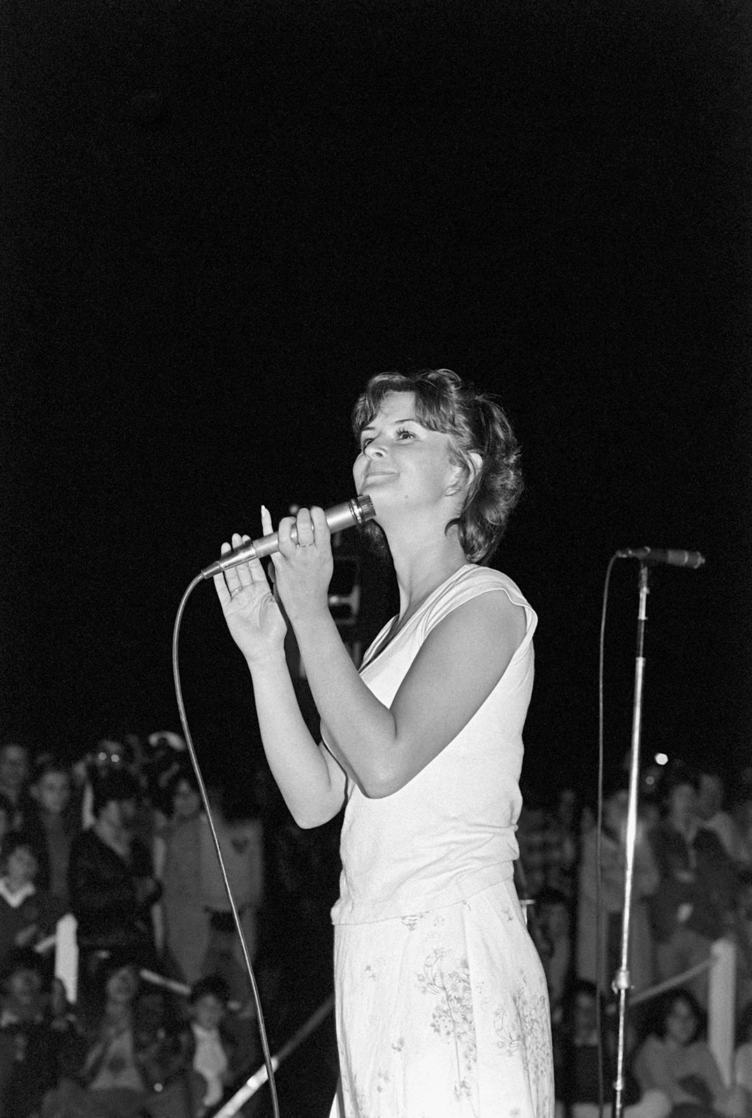 A female singer performs as the Navy show band plays behind her during exercise Unitas XX - U.S ...