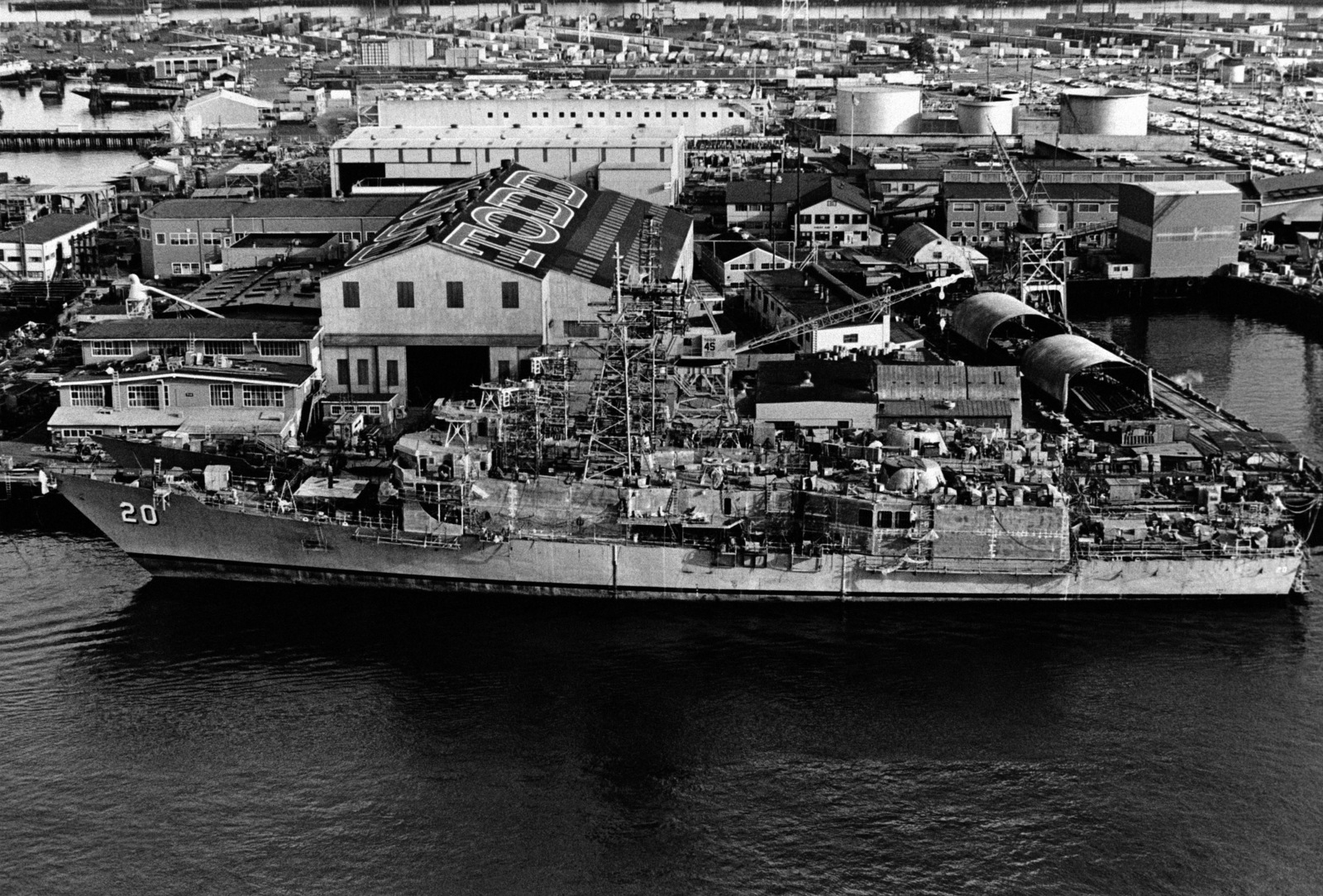 A Port Beam View Of The Guided Missile Frigate Uss Antrim Ffg 20 At