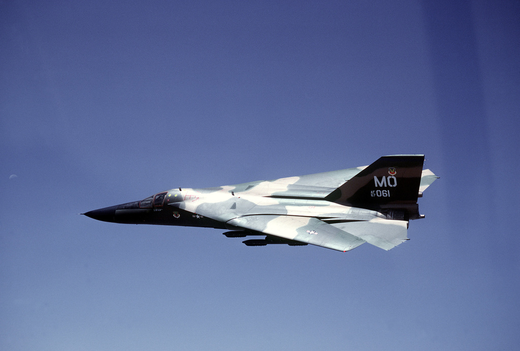 F 111. Самолёт стелс f-111. F-111a фото. F111 Wing Joint.