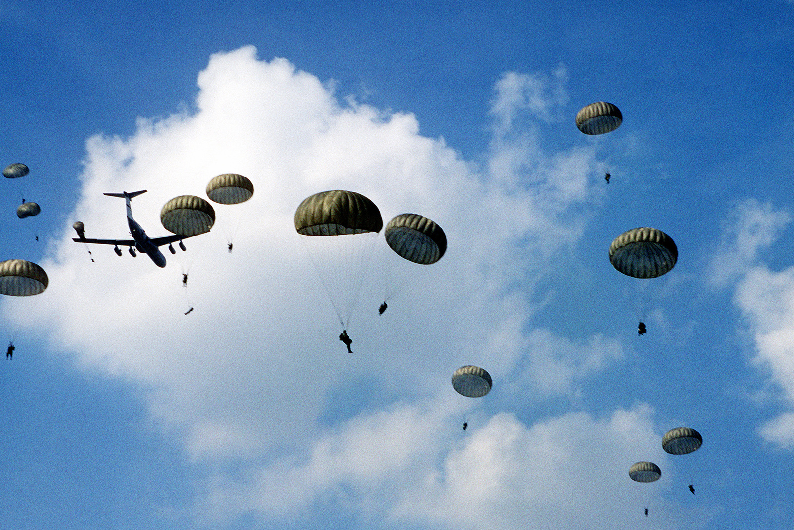 82nd Airborne Division members parachute from a C-141B Starlifter ...