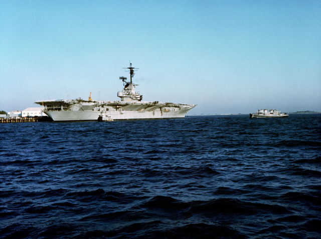 Port quarter view of the auxiliary aircraft landing training ship USS ...