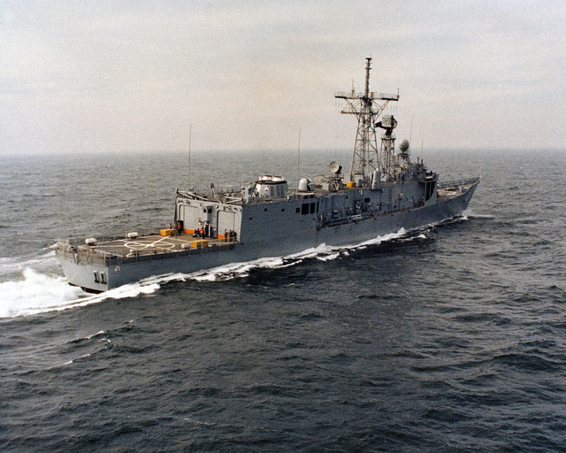 Starboard quarter view of the Oliver Hazard Perry class guided missile ...