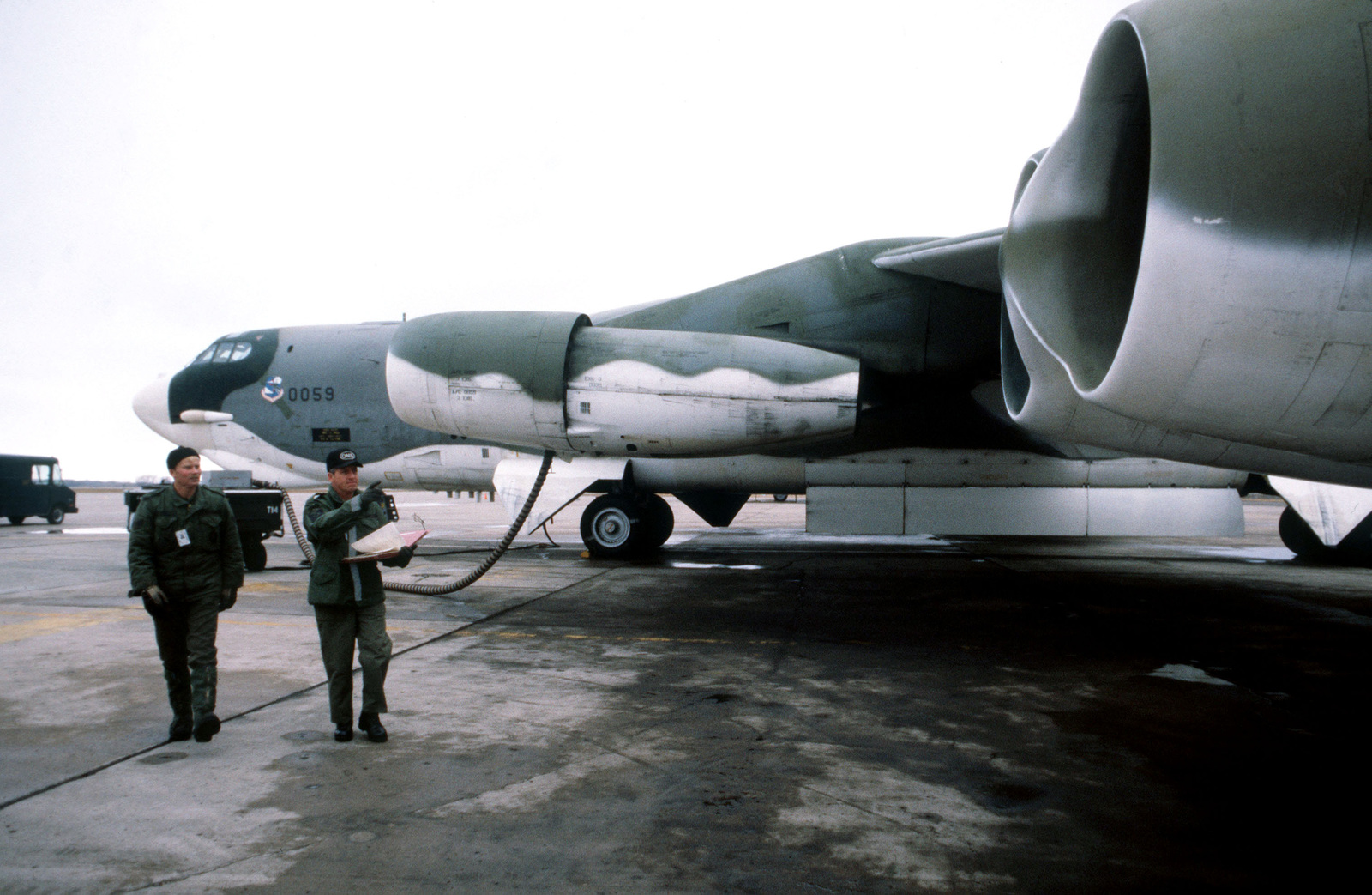 Crew Chief SENIOR AIRMAN Jeffrey S. Ryan And Bomber Branch Supervisor ...