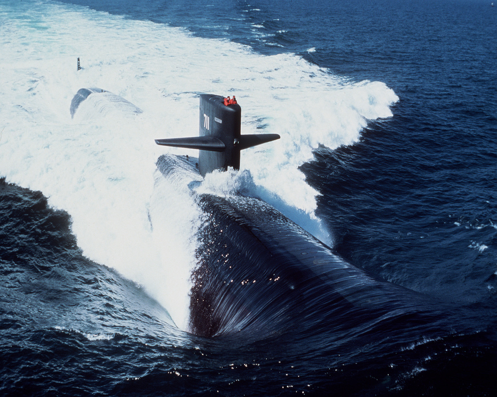 A starboard bow view of the nuclear-powered attack submarine SAN ...