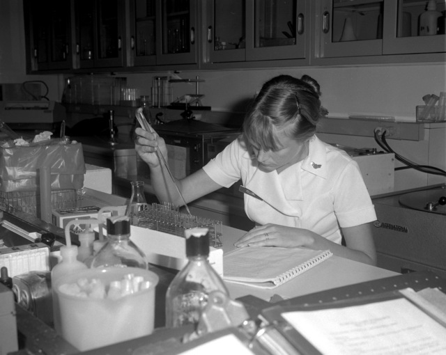 AIRMAN 1ST Class Nora Fellows, A Scientific Aide At The U.S. Air Force ...