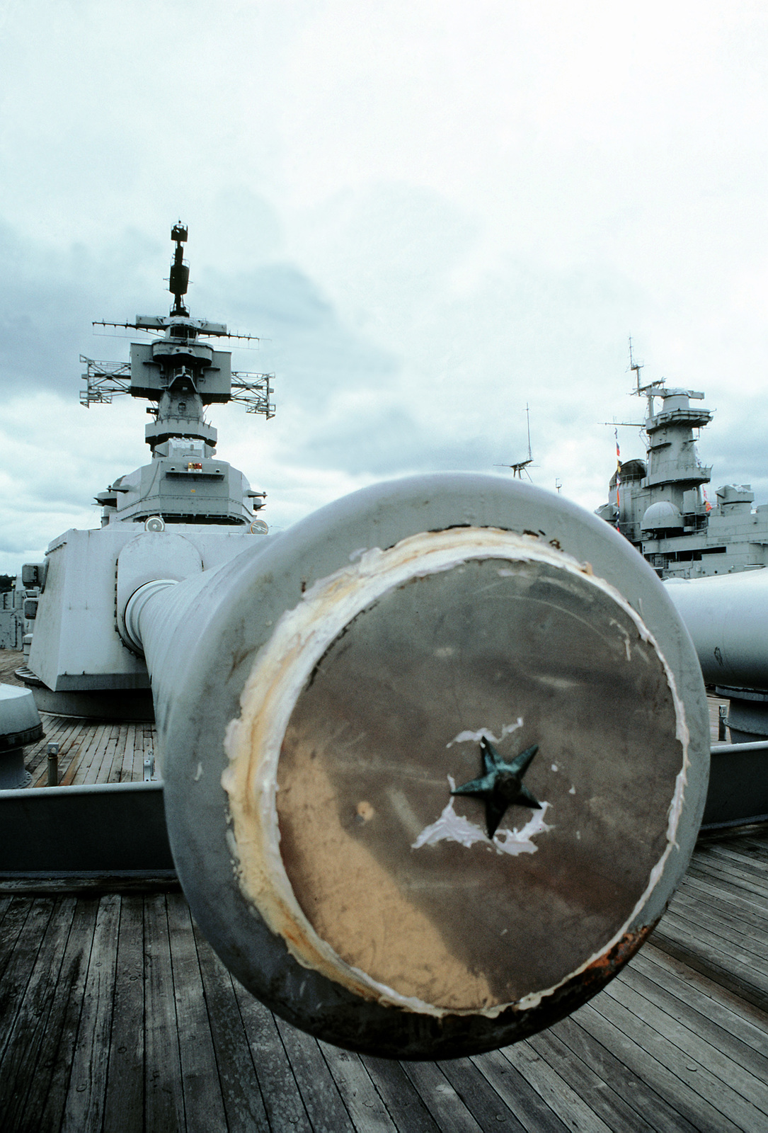 One Of The Mark 7 16 Inch 50 Caliber Guns On The Forward Deck Of The Battleship New Jersey 62 U S National Archives Public Domain Image