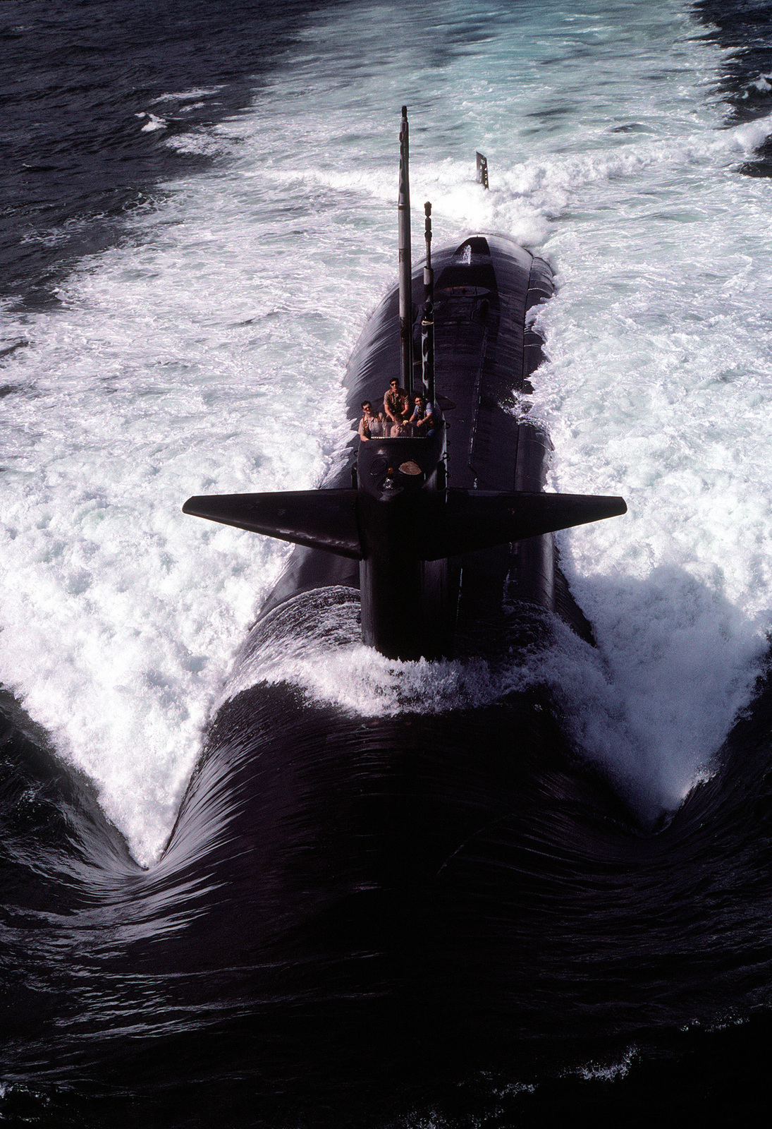 A bow view of the nuclear-powered attack submarines USS HADDOCK (SSN ...