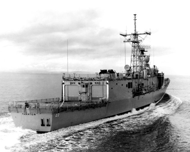 A starboard quarter view of the guided missile frigate FAHRION (FFG-22 ...