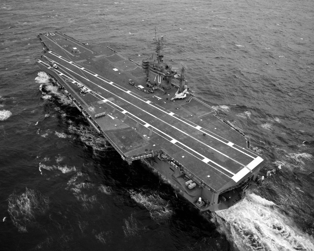 A port quarter view of the nuclear-powered aircraft carrier USS CARL ...