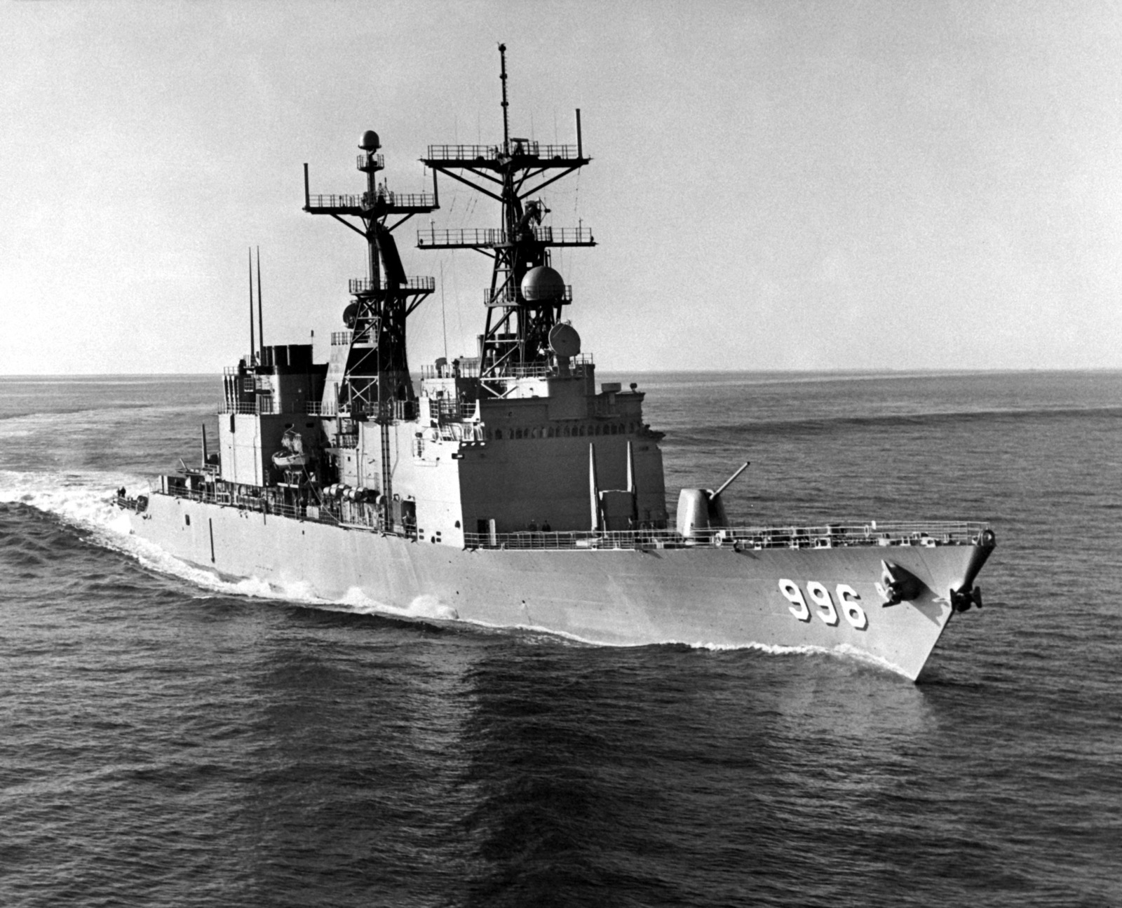 A starboard view of the guided missile destroyer USS CHANDLER (DDG-996 ...