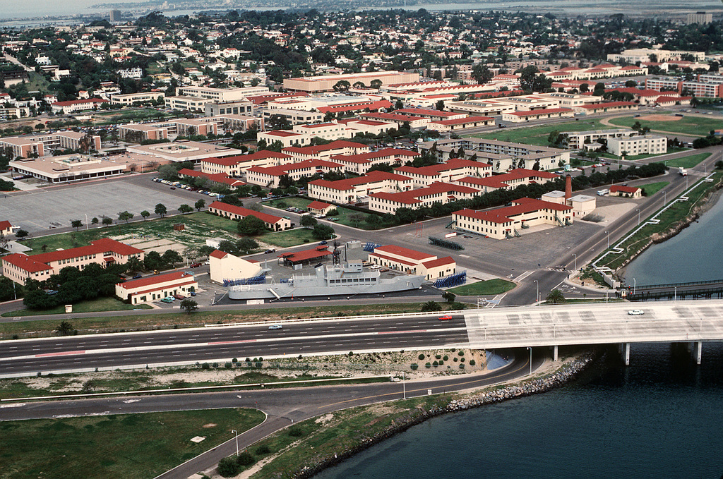 Images - San Diego Chargers at Naval Base San Diego [Image 2 of 2] - DVIDS