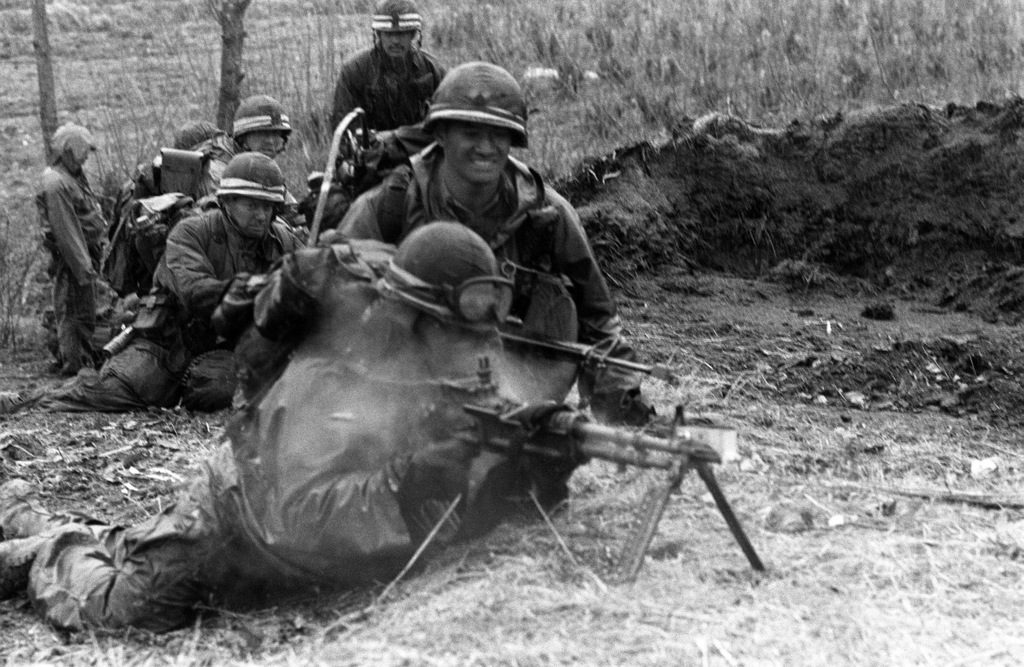 A machine gun crew from the Combat Support Company, 1ST Battalion, 21st ...