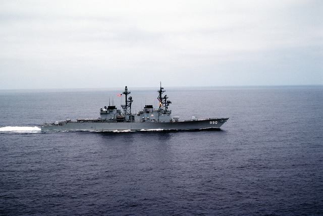 A starboard beam view of the Spruance class destroyer USS INGERSOLL (DD ...