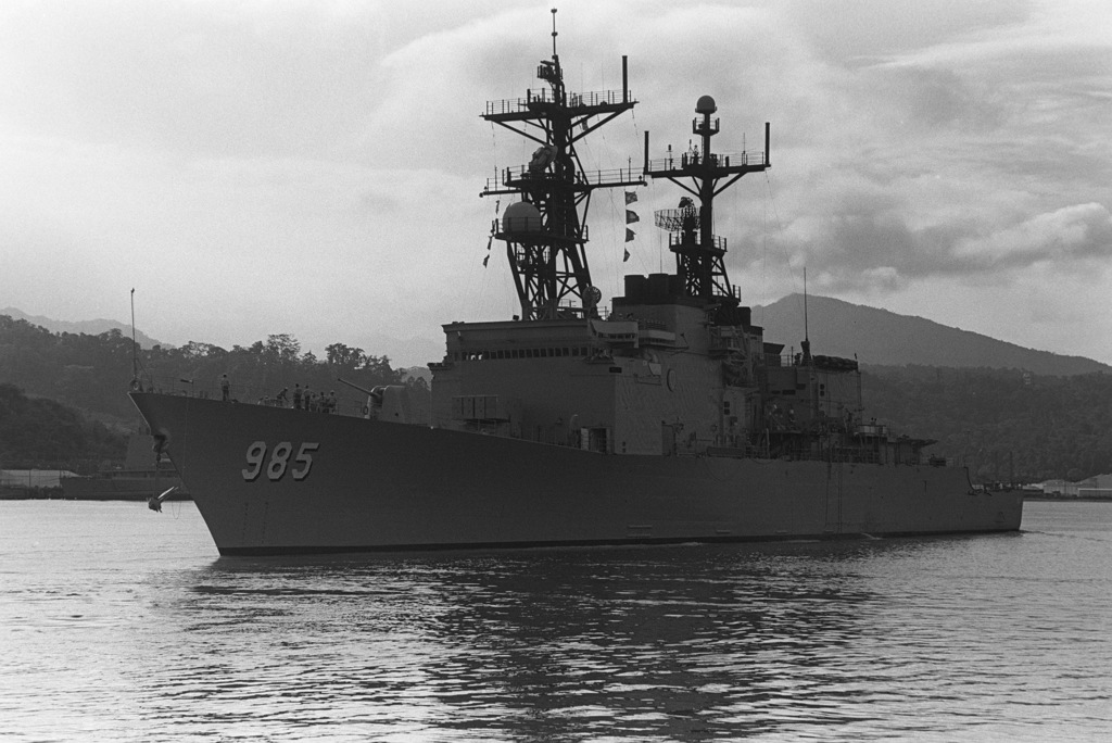 a-port-bow-view-of-the-spruance-class-destroyer-uss-cushing-dd-985