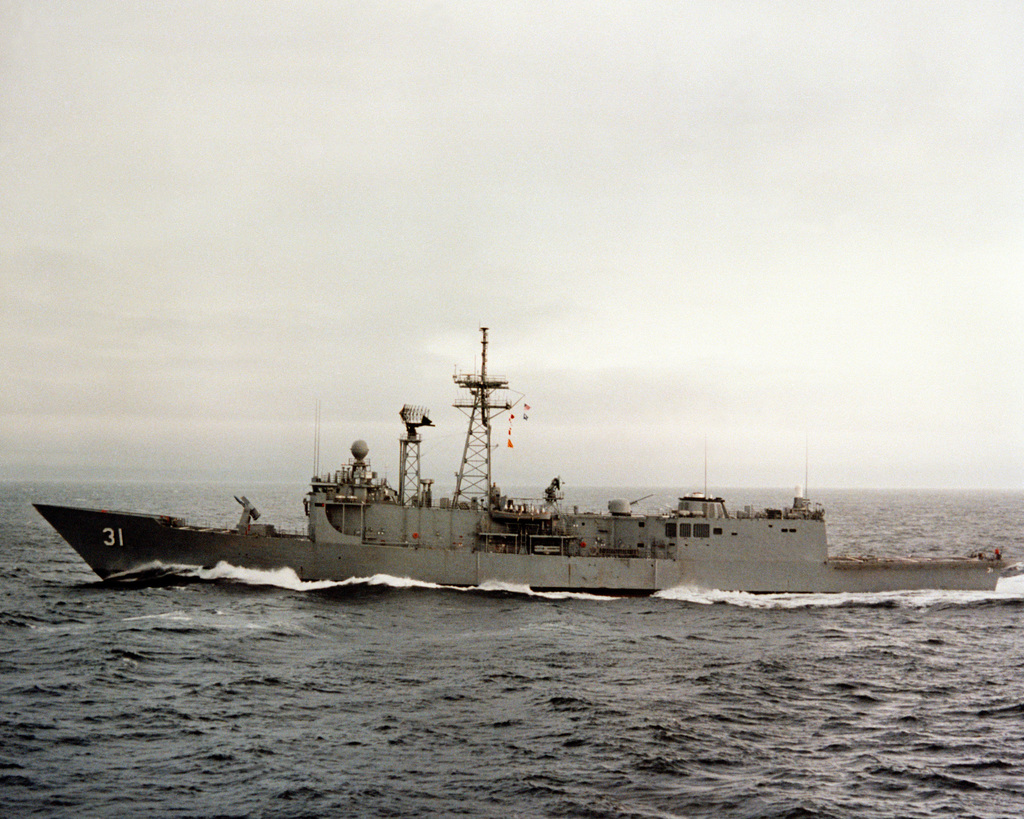 Uss stark. USS Stark (FFG-31). Фрегат Старк 1987. Американский Фрегат "Старк". Эсминец Старк.