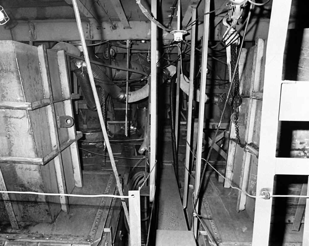 An interior view of the engine room on the guided missile frigate USS ...