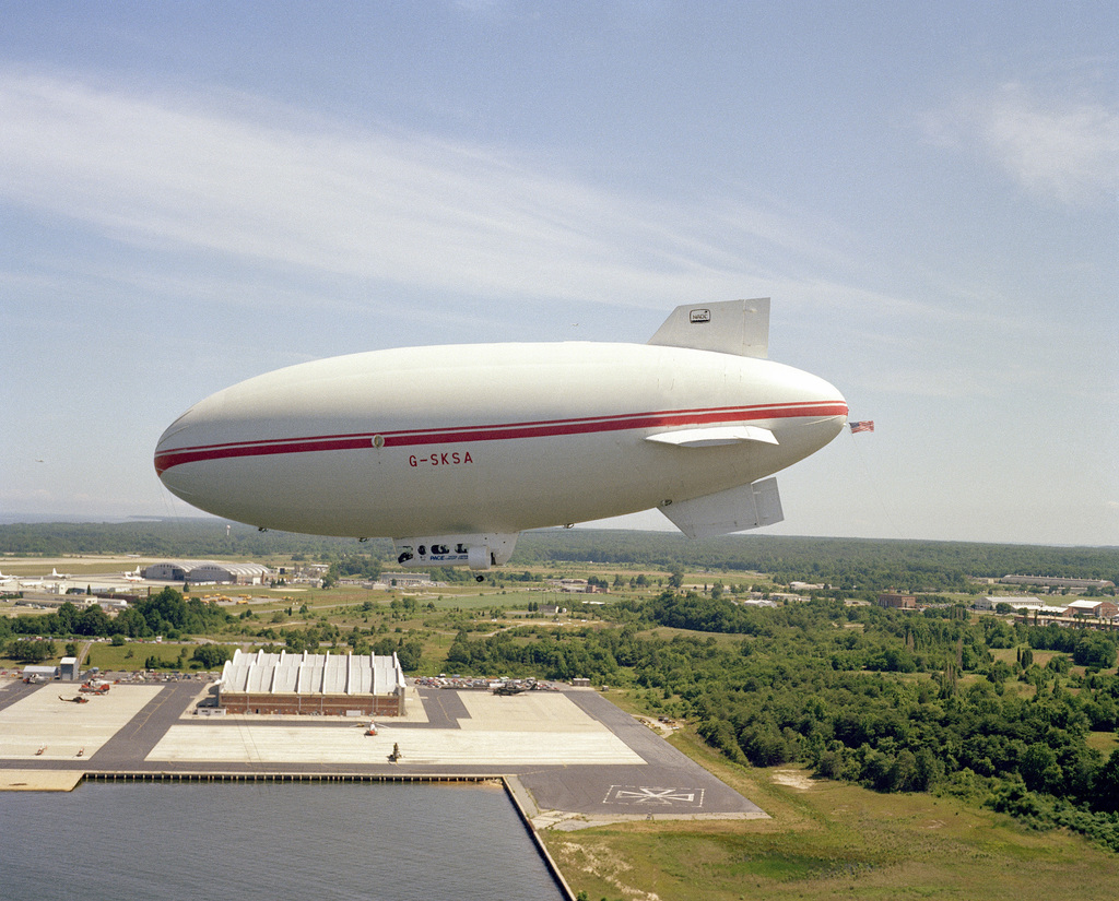 Download A Left Side View Of Skytrain 500 A 164 Foot British Built Airship During A Flight