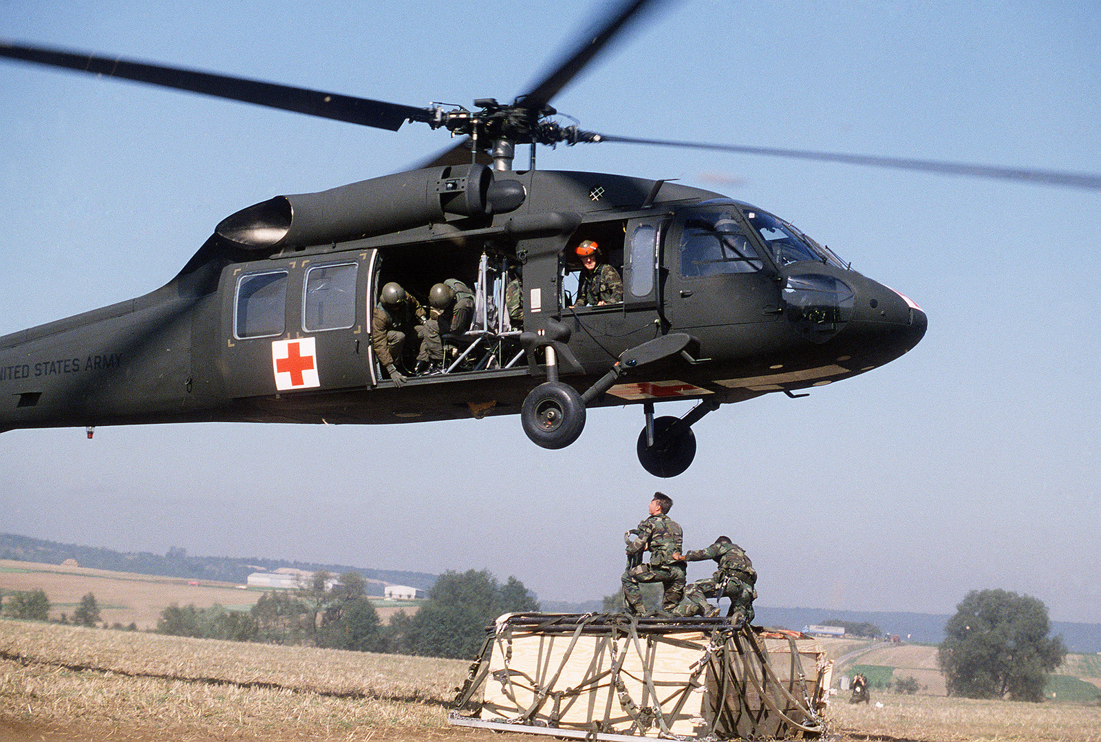 Вертолет uh 60 black hawk. Uh-60a «Блэк Хоук». Uh-60 Black Hawk. Вертолёт uh-60 Black Hawk. Uh-60 Blackhawk.