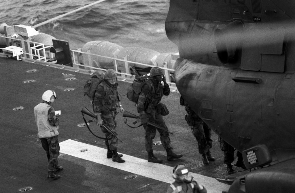 DVIDS - Images - CH-46E Sea Knight on USS Denver's flight deck