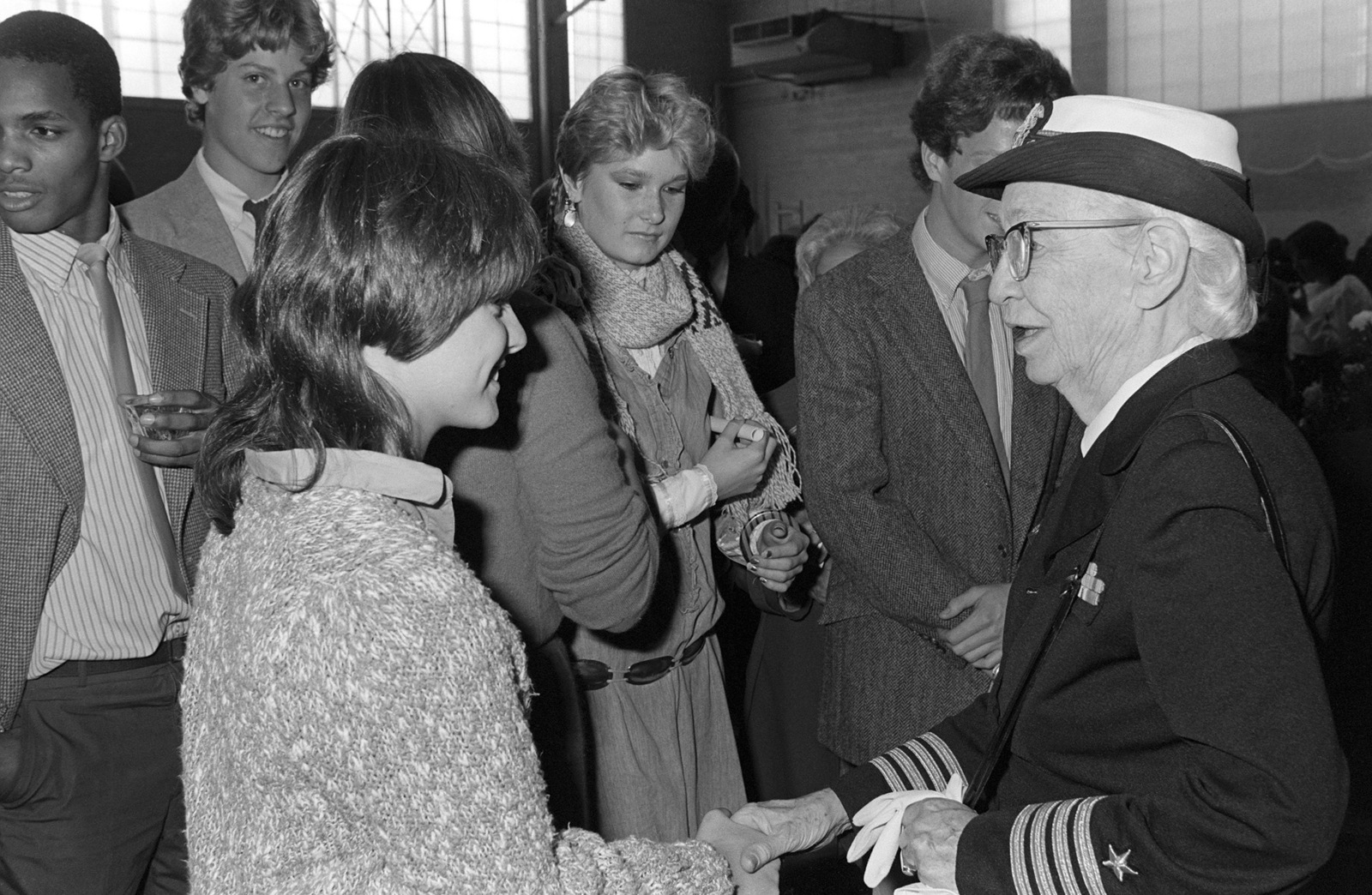 Captain Grace Murray Hopper Talks With A Student From Brewster Academy At The Conclusion Of A Ceremony To Dedicate A Computer Learning Center In Her Name At The High School U S