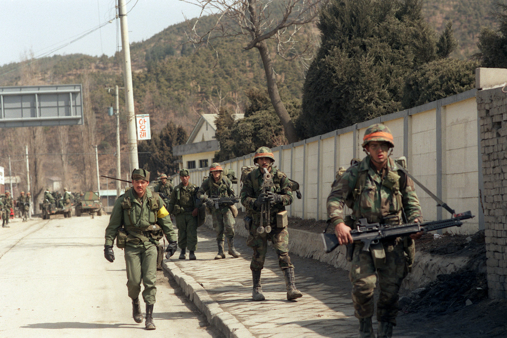 Members of the 1ST Battalion, 35th Infantry, 25th Infantry Division ...