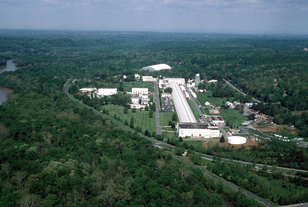 Md страна. Адронный коллайдер Протвино. Атлант белая Калитва. Brookhaven США. Брукхейвенская Национальная лаборатория США.