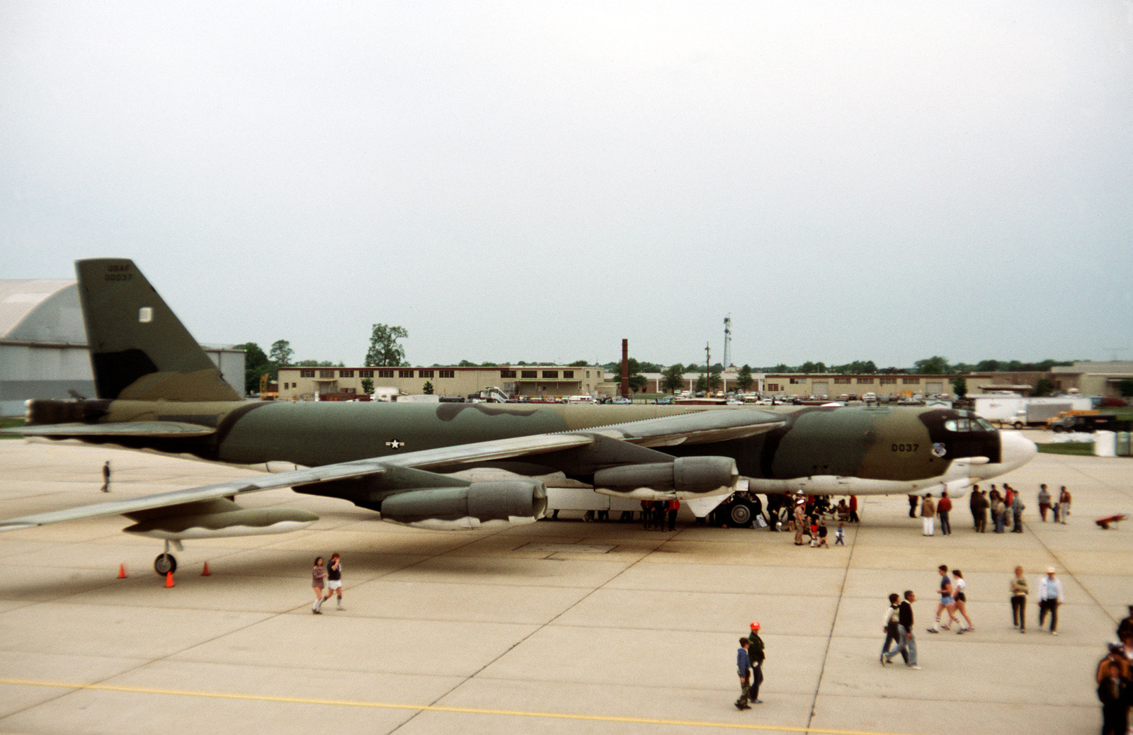 A Right Side View Of An Air Force B-52G Stratofortress Bomber Aircraft ...