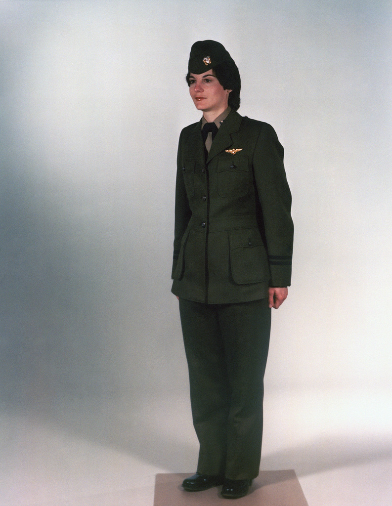 Navy Uniforms: Female's Aviation Working Green (Officers) 1984 Uniform ...