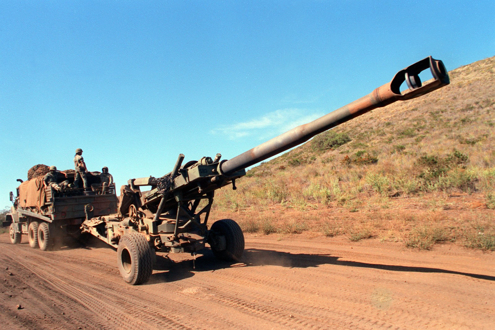 Америка мм2. M198 Howitzer. M198 155mm Howitzer. 155мм гаубица м198 США. M198 - буксируемая 155-мм гаубица США.