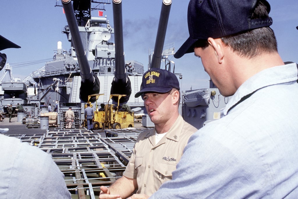 MASTER CHIEF Fire Control Technician Stephen Skelley discusses gunnery ...