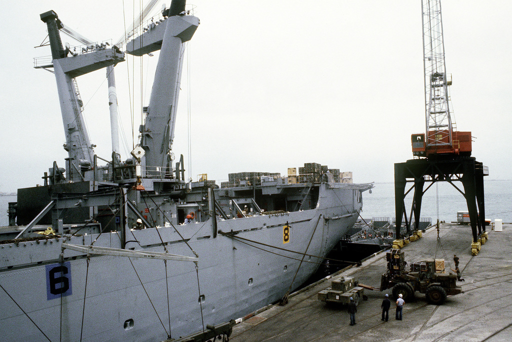 The amphibious cargo ship USS CHARLESTON (LKA-113) takes on supplies ...