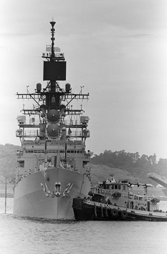 A bow view of the guided missile cruiser USS REEVES (CG 24) being