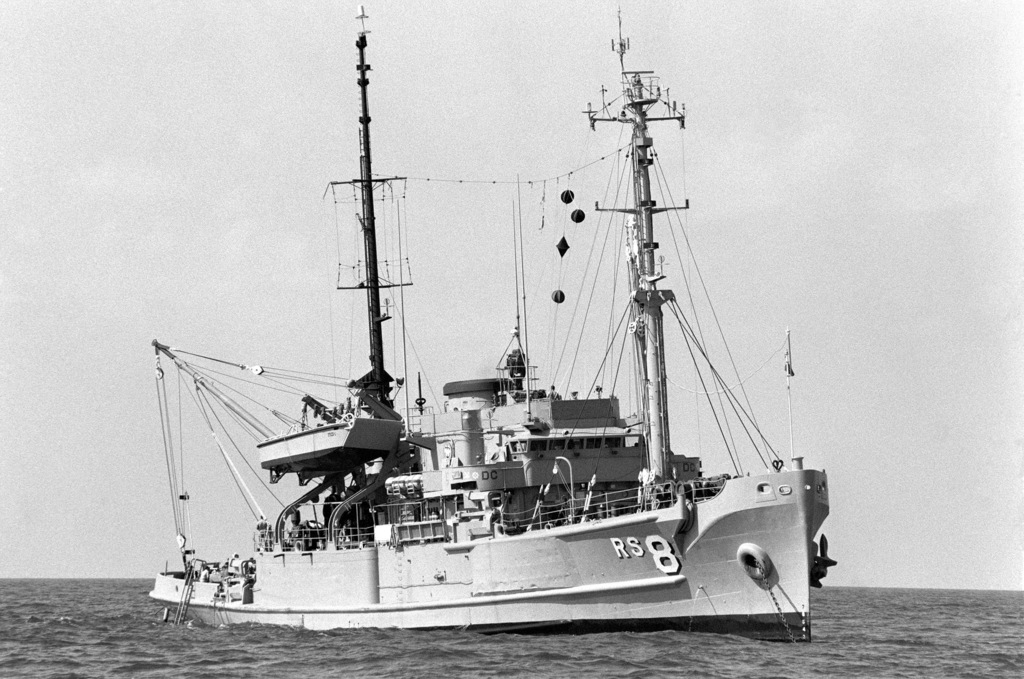 A starboard bow view of the salvage ship USS PRESERVER (ARS 8