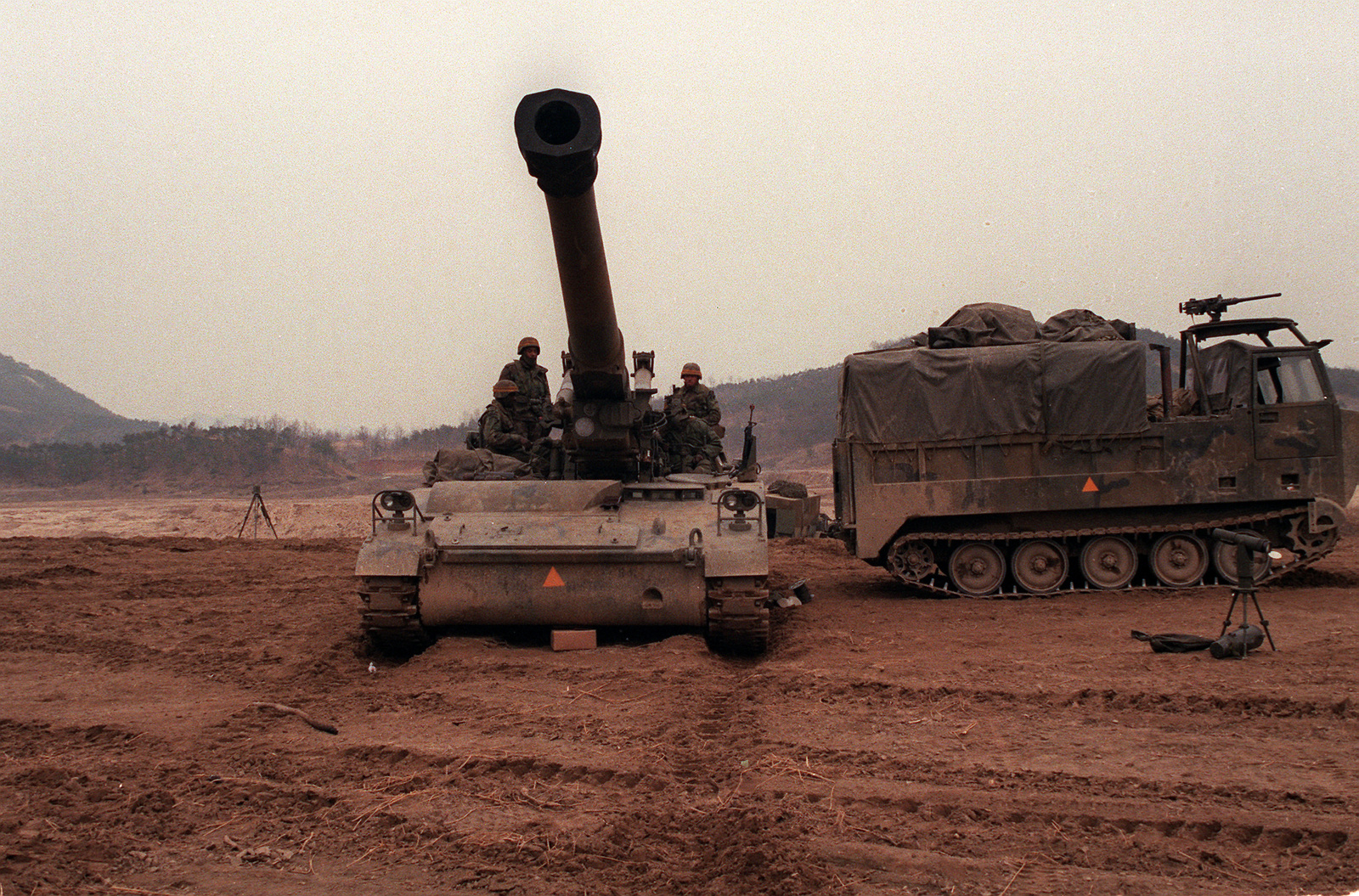 Members Of Battery A, 6th Bn., 37th Field Artillery, Prepare An M-110A2 ...