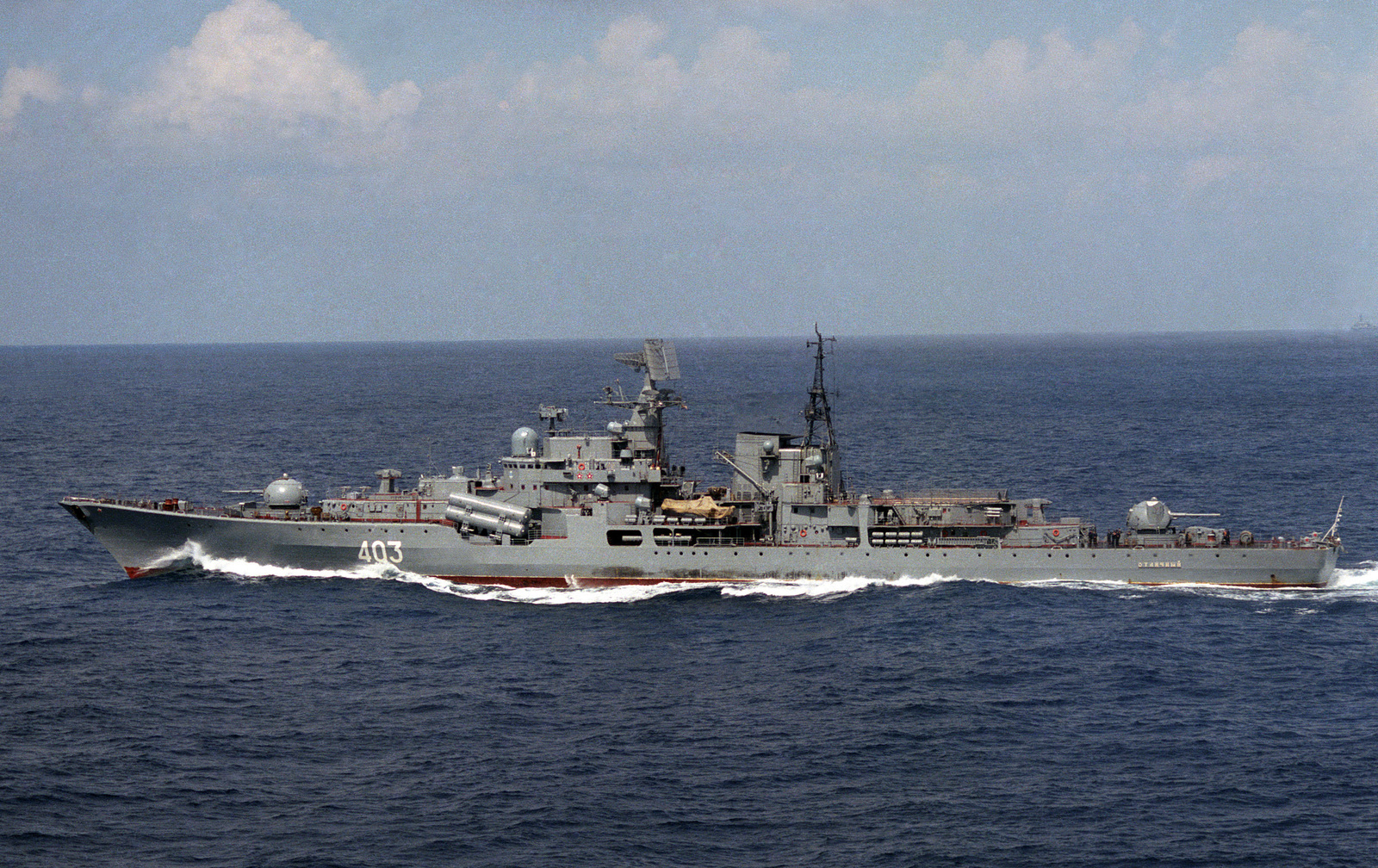 A port view of a Soviet Sovremennyy class guided missile destroyer ...