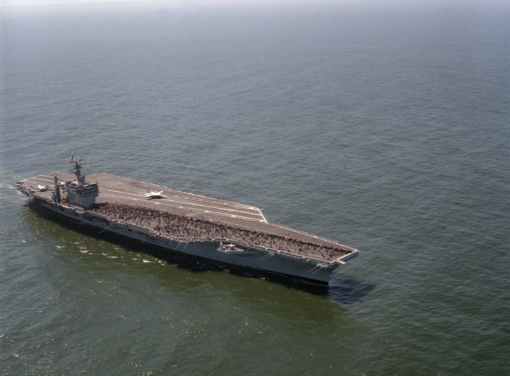 An Aerial Starboard Bow View Of The Nuclear Powered Aircraft Carrier Uss Carl Vinson Cvn 70 7755