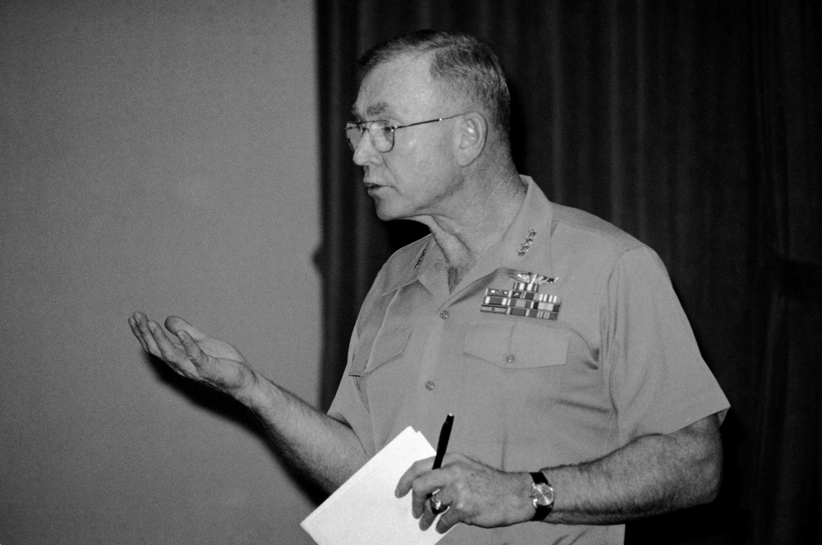 General Gen Paul X Kelley Commandant United States Marine Corps Addresses The Audience Attending The Russell Leadership Conference At The Federal Bureau Of Investigation Fbi Academy U S National Archives Public Domain