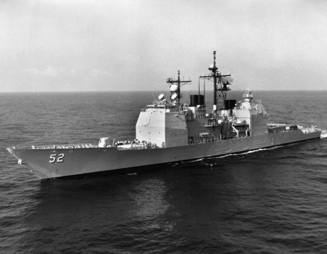 A port bow view of the Aegis guided missile cruiser USS BUNKER HILL (CG ...