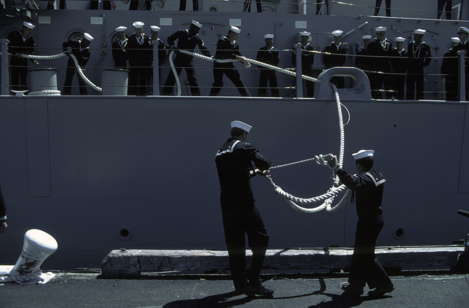 Line Handlers Haul In A Mooring Line From The Battleship Uss Missouri Bb 63 As The Ship 3737