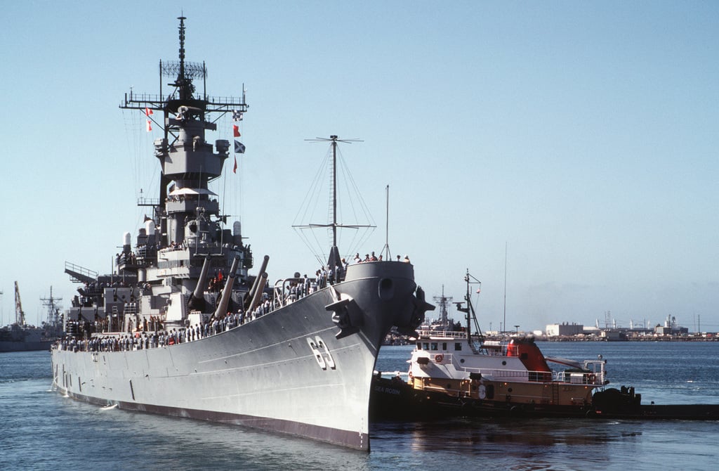 The tug SEA ROBIN assists the battleship USS MISSOURI (BB 63) away from ...